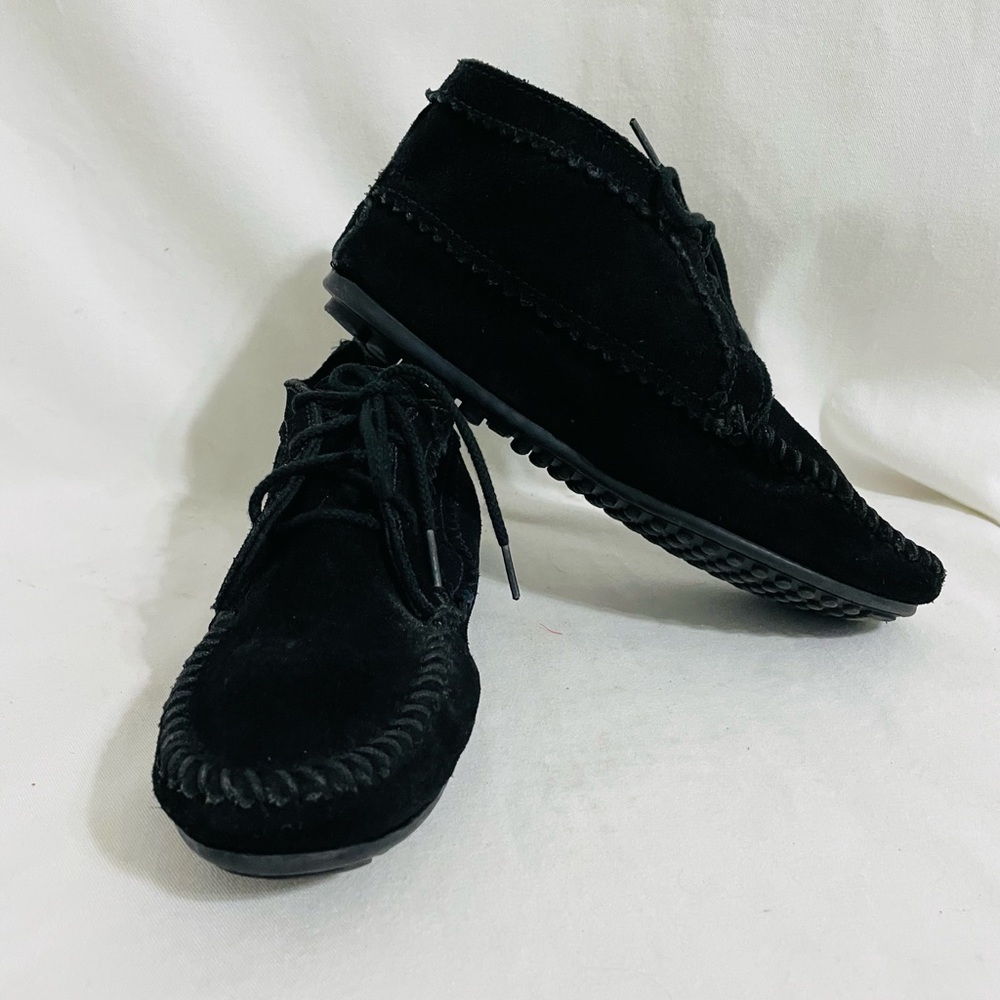 Minnetonka Black Suede Soft Sole Tie Boot Size 8